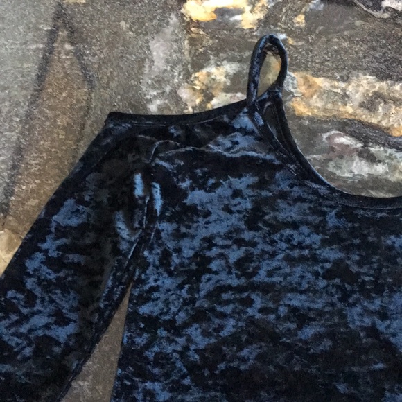 Kendall & Kylie black velvet crop top - Picture 2 of 3